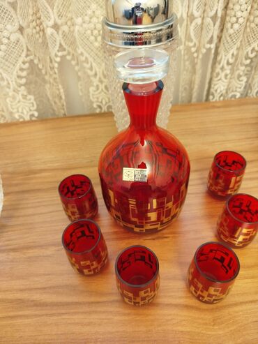 Qrafinlər və səhənglər: Rəng - Qırmızı, Şüşə, 6, 1 l, Çexiya