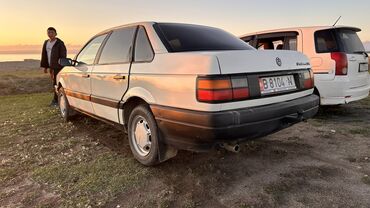 авто в рассрочку bmw: Volkswagen Passat: 1989 г., 1.8 л, Механика, Бензин, Седан