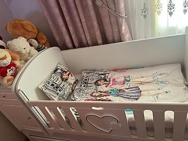 Beşiklər: Oğlan və qız üçün, İşlənmiş, Dördbucaq, Beşik, Dəst ilə, Matras ilə, Yellənmə mexanizmsiz — 8