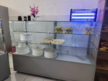 Restoran mebeli: Quru şirniyyat vitirin soyuducu satılır ölçüsü: eni 1,80 dərinlik 60