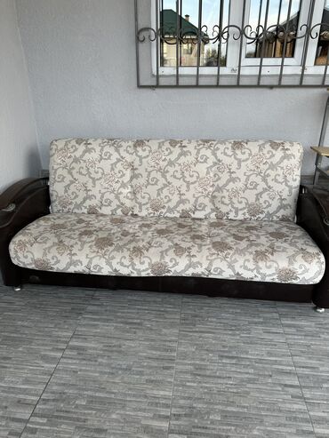 продаю старый мебел: Диван-кровать, цвет - Бежевый, Б/у
