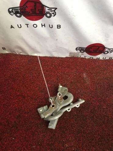 Другие автозапчасти: Петля капота Mazda Demio DW3W 1300 2001 (б/у) КУЗОВНЫЕ ДЕТАЛИ -