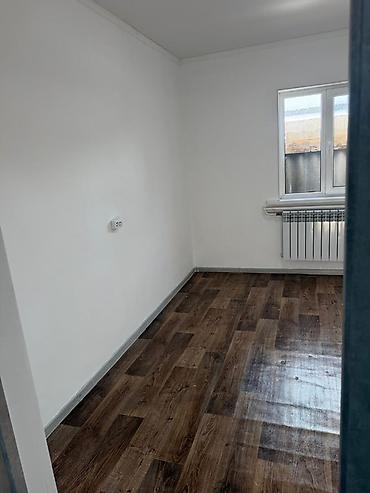 Долгосрочная аренда комнат: Сдается компактная комната-студия с отдельным санузлом. Описание: - — 1