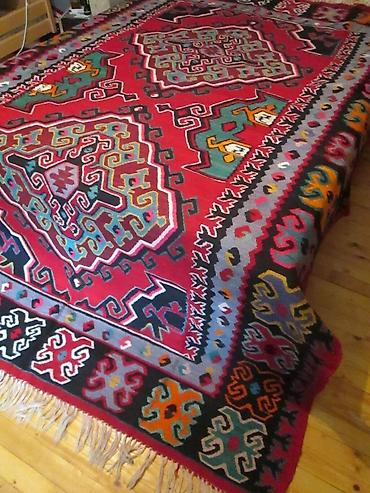 Tepisi i prostirke: Nov,unikatan cilim na prodaju. Rucno tkan,vuna je u pitanju. Dimenzije — 3