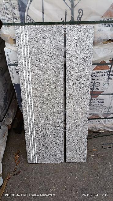 Digər bitirmə materialları: Pilləkən. Keramika material . Basamaq və sinəlik dəst halda . Basamaq — 3
