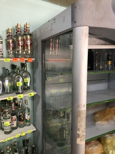soyuducu qara: İşlənmiş, lakin yaxşı vəziyyətdə olan soyuducu vitrin. Ticarət