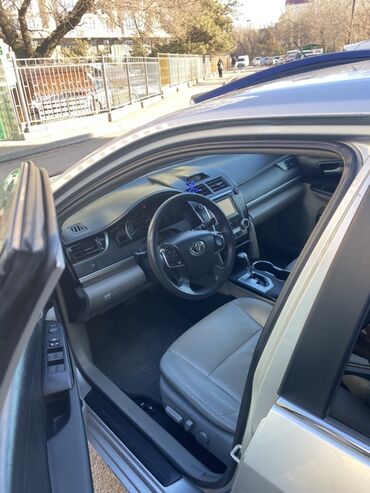 омыватель фар камри: Автомобиль Toyota Camry с серебристым кузовом и светлым кожаным
