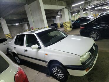 Volkswagen: Volkswagen Vento: 1994 г., 1.8 л, Механика, Бензин, Седан