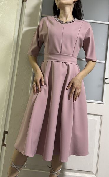 вечернее платье нежно розового: Вечернее платье, Коктейльное, Длинная модель, Креп, С рукавами, Камни, M (EU 38)