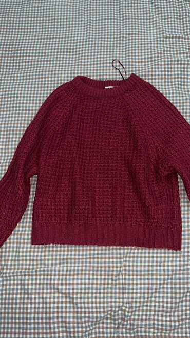 свитера крупной вязки: Женский свитер, Короткая модель