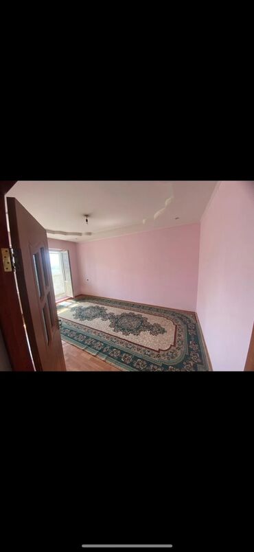 сдается однокомнатная квартира на долгий срок: 1 бөлмө, Кыймылсыз мүлк агенттиги, Чогуу жашоосу жок, Жарым -жартылай эмереги бар