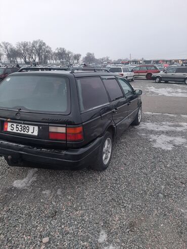 Volkswagen: Volkswagen Passat: 1988 г., 1.8 л, Механика, Бензин, Универсал