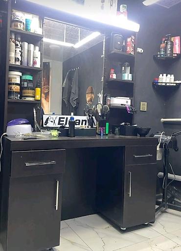 компьютерный и письменный стол: Bərbər/salon iş stolu və güzgü vitrini Berber salonu üçün şkaf — 3