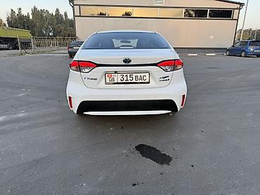 Toyota: Toyota Corolla: 2021 г., 1.8 л, Вариатор, Гибрид, Седан — 6