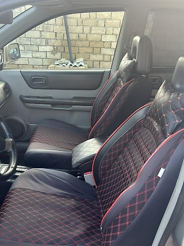 99 masin: Nissan X-Trail kompakt SUV modeli. Şəkillərdən göründüyü kimi gümüşü — 7