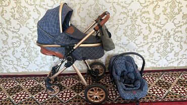 Детский мир: Коляска, цвет - Голубой, Б/у