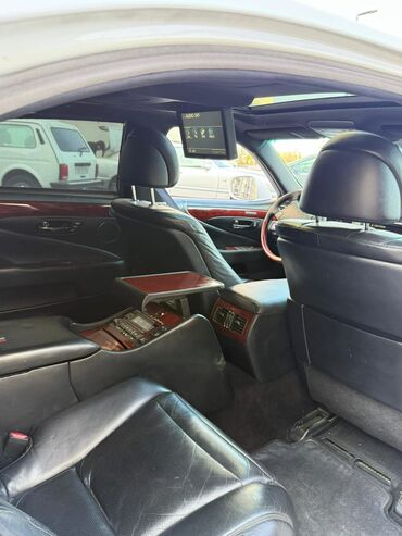 Lexus: Lexus LS: 4.6 l | 2009 il Sedan — 12