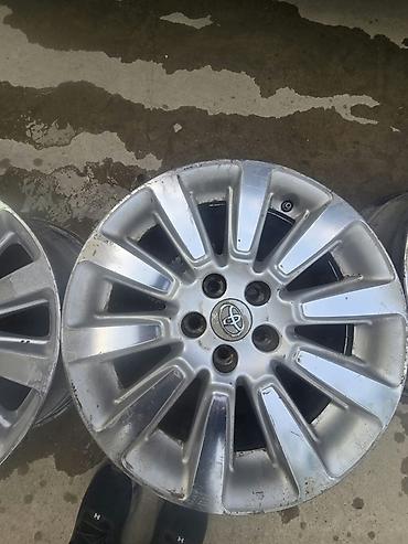 Шиналар жана дисктер: Куйма Дисктер R 18 Toyota, Комплект, тешиктери - 5, Колдонулган — 3