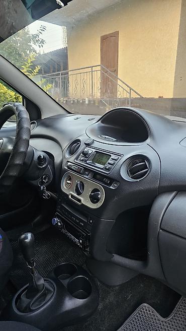 хонда истеп 1: Toyota Yaris: 2004 г., 0.1 - engine capacity л, Кол менен иштөөчү, Бензин, Хетчбек — 3