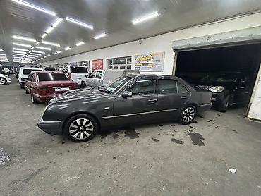 mersedes manitor: Mercedes-Benz E 230: 2.3 l | 1997 il Sedan — 9