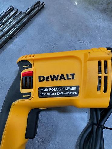 Perforatorlar: DEWALT 26 mm Rotary Hammer – zərbəli deşmə və oyma işləri üçün peşəkar — 2