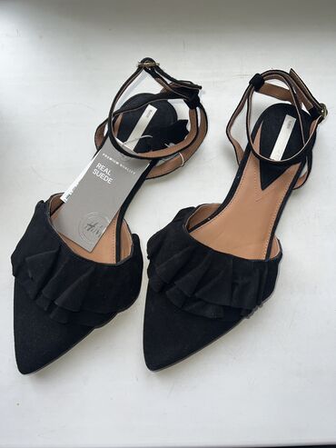 школьная обувь: H&M черные из натуральной замши босоножки Новые Размер: 41 Цена