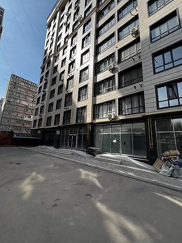 Аренда помещений свободного назначения: Сдается в аренду коммерческое помещение на первом этаже нового жилого — 15