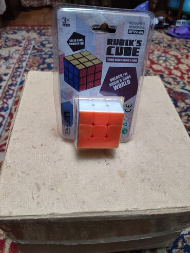 кубик рубик: Новый целый кубик упаковка чуть треснутая