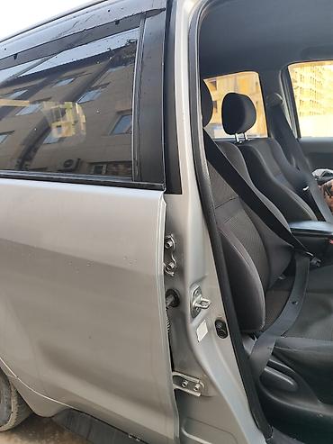 neta x: Toyota Ist: 2003 г., 1.3 л, Автомат, Бензин, Хэтчбэк — 10