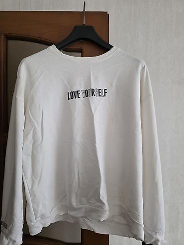 Svitşotlar: Ağ rəngli unisex svitşört - Üzərində qara rəngli “LOVE YOURSELF” — 1
