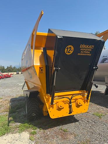 kotanlar traktor: Yem qarışdıran və paylayan. 12 kubluq. Türkiyənin çox keyfiyyətli — 2
