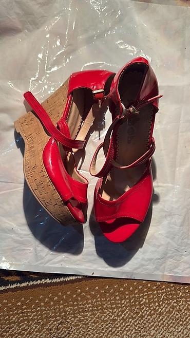 Босоножки, сандалии, шлепанцы: Женская обувь — два варианта. 1) Сандалии с декором - Размеры: 37 и — 7