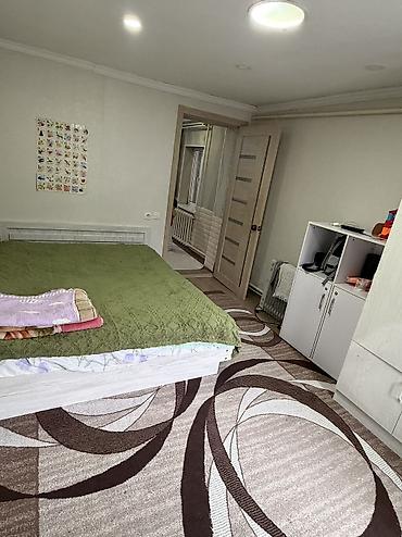 Продажа домов: 3 комнаты, 47 м², Бишкек, Восток-5 мкр Собственник — 2