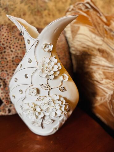 dekarativ gul: Bir vaza, Keramika
