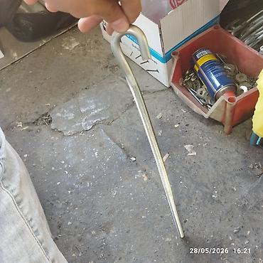 Boltlar: Məhsul: Qarmaq başlı yivli çubuq (J-bolt) Təsvir: - Material — 4
