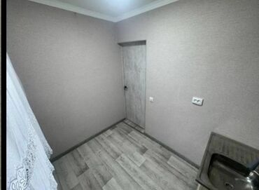 срочно продаётся 1 комнатная квартира в районе парк фучика: 1 бөлмө, 30 кв. м, Хрущевка, 1 кабат, Евроремонт