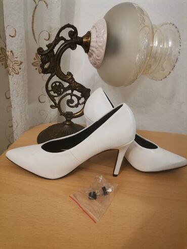 salonke cena: Pumps, 37