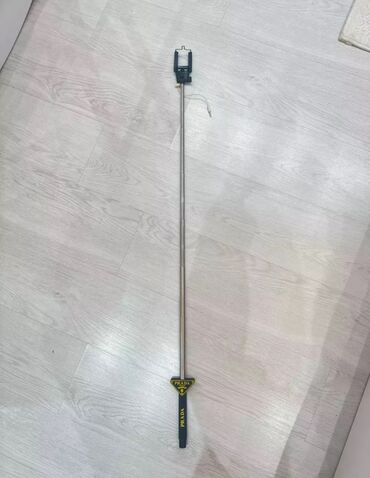 foto sekiller: Şekil çekmek üçün telefon sopası. İstediyini qeder uzadıb qısalta