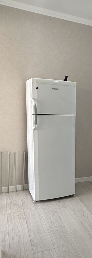 холодильник laretti: Холодильник Beko, Б/у, Двухкамерный, De frost (капельный), 61 * 175 *