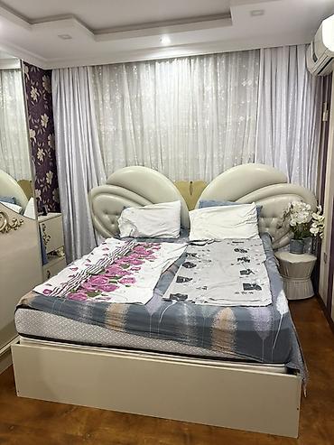 Klassik üslubda tam yataq otağı dəsti Tərkib: - Qadife naxışlı