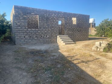 Həyət evləri və villaların satışı: Binə 3 otaqlı, 35 kv. m, Təmirsiz