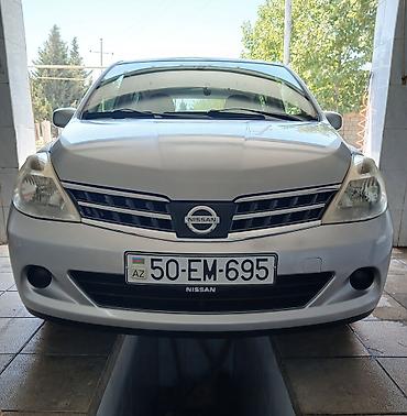 nissan note mini: Nissan Tiida hatchback, gümüşü rəng. - Kuzov: 5 qapılı hatchback — 1