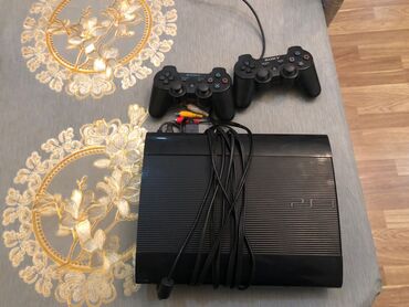 3 göz qaz: Salam.Ps3 Satılır 2 oorginal pultu var . 23 oyunu var yazılma İdeal