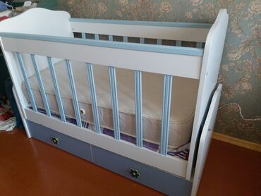 Ev və bağ: Oğlan və qız üçün, Dördbucaq, Beşik, Dəst ilə, Matras ilə, Yellənmə mexanizmsiz