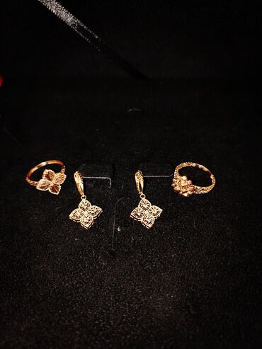 Zərgərlik dəstləri: Dəstə daxildir: Üzük, Sırğa, Pandora, Sarı qızıl, 585 Əyar, 518 g — 1