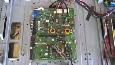 Aksesoari za TV i video: Thomson 32LB040S5 u delovima AV Main board 21483090 EFC031E IFC130 — 1