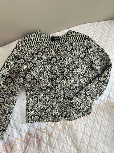 пиджаки женские: Очень красивая и легкая курточка размер XS/S