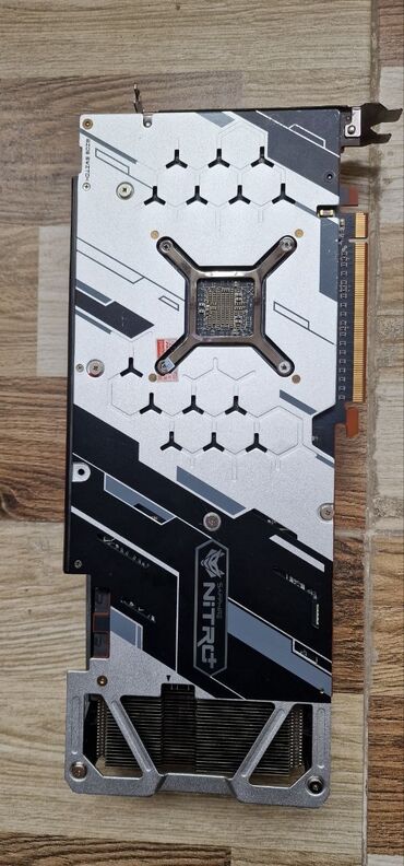 6600 xt: SAPPHIRE NITRO+ RX 5700 XT 8 gb