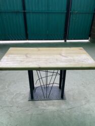 смеситель в ванную: Стол в стиле лофт/индастриал - Столешница: массив дерева (сосна)