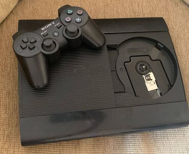 plesdeşin 3: Playstation 3 Super Slim, 500GB Bütün düymələri və girişləri